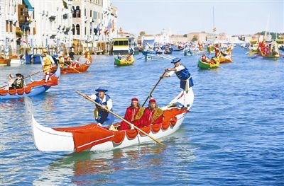 威尼斯举办传统划船比赛（威尼斯 船）